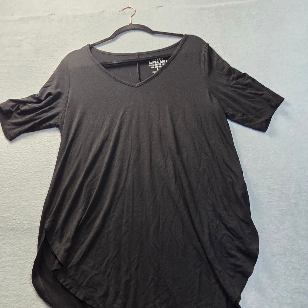 Torrid Womens Size 1 Black Super Soft V Neck Short Sleeve High Low Tunic Top